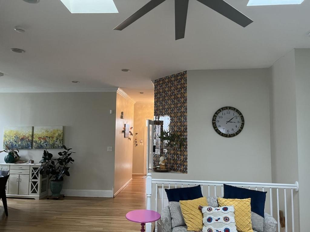 Location! House With Home Office, Gym, More-Cherry Hill Bagian luar foto