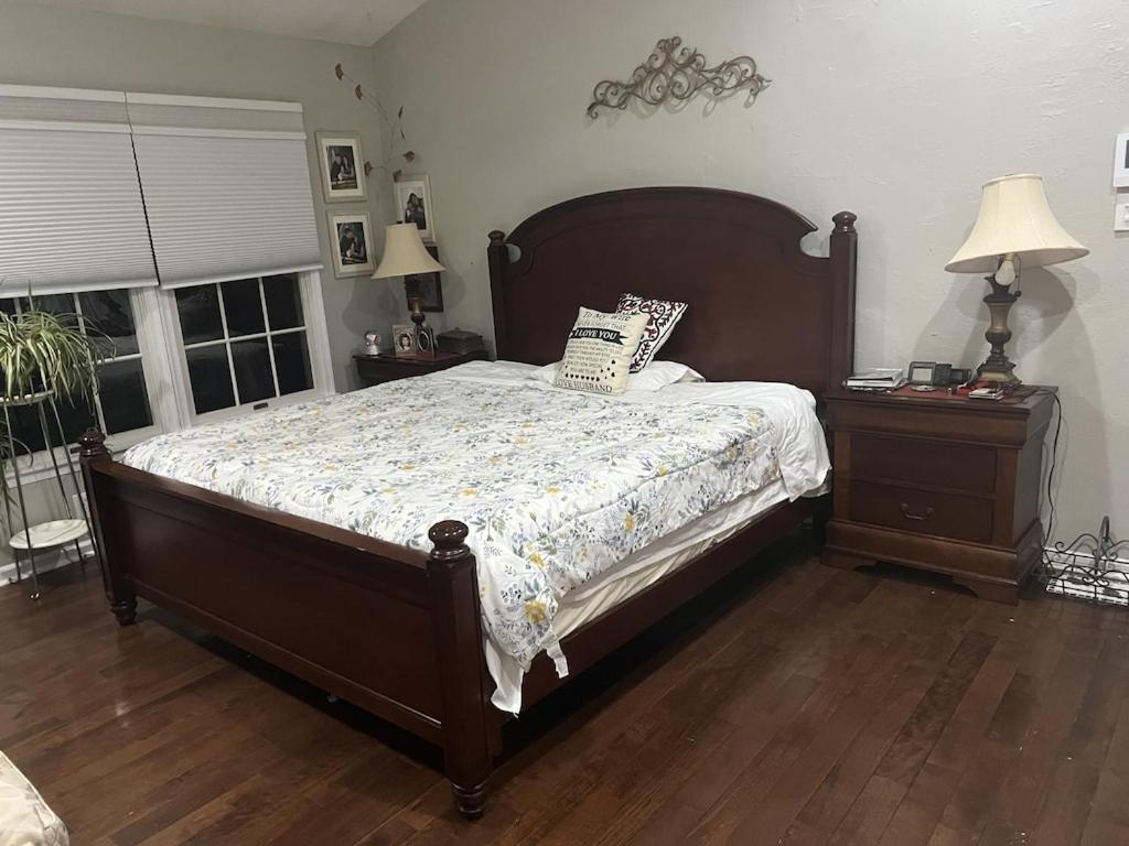 Location! House With Home Office, Gym, More-Cherry Hill Bagian luar foto