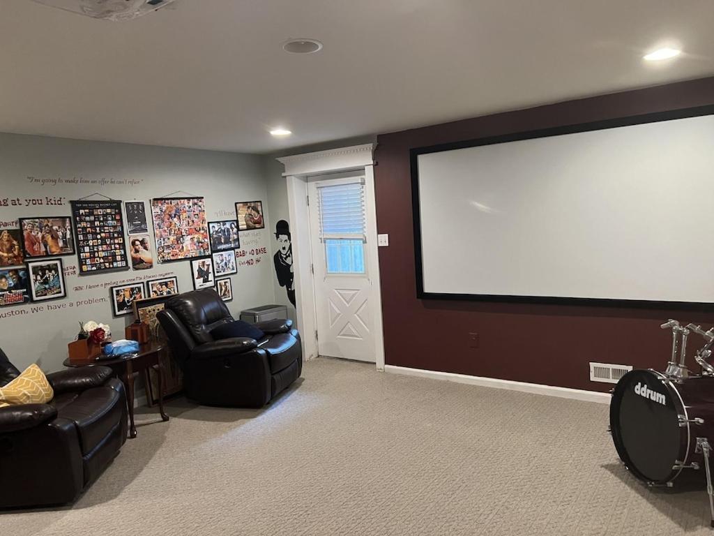 Location! House With Home Office, Gym, More-Cherry Hill Bagian luar foto