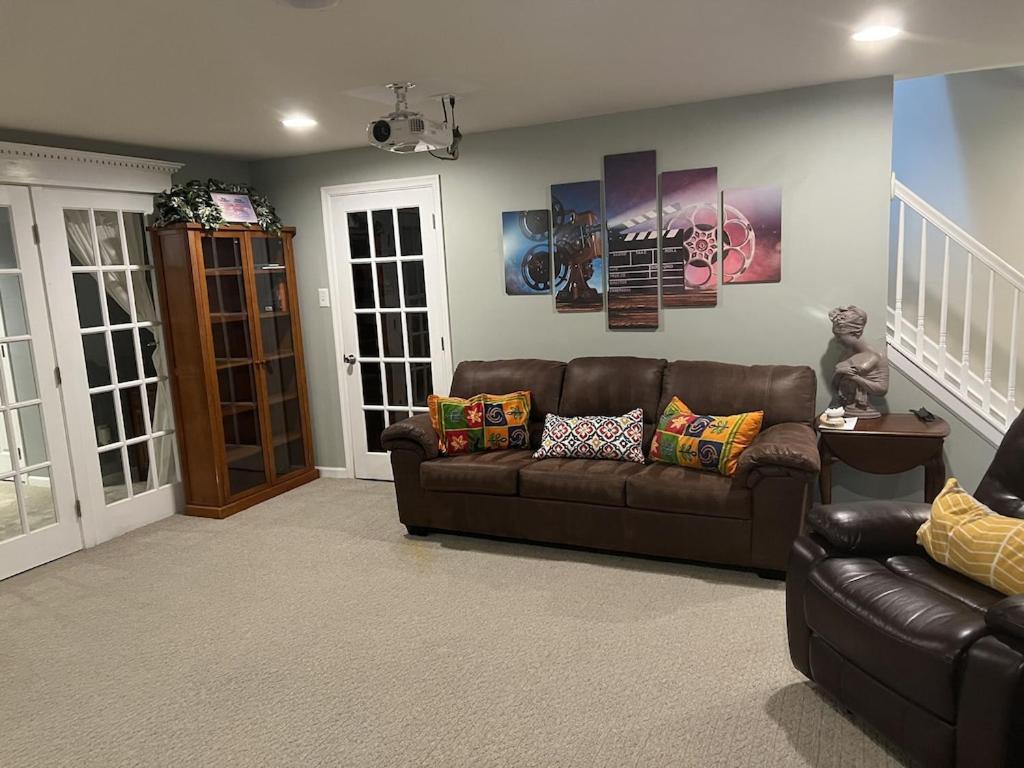 Location! House With Home Office, Gym, More-Cherry Hill Bagian luar foto