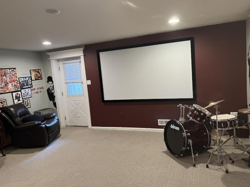 Location! House With Home Office, Gym, More-Cherry Hill Bagian luar foto