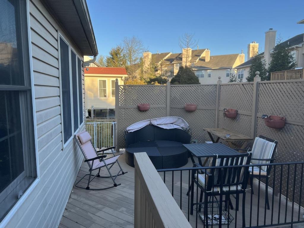 Location! House With Home Office, Gym, More-Cherry Hill Bagian luar foto